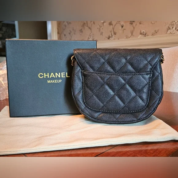 Chanel Beaute Black Quilted Crossbody Bag - Picture 3 of 4